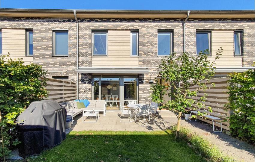 Stunning home in Limhamn with 4 Bedrooms and WiFi