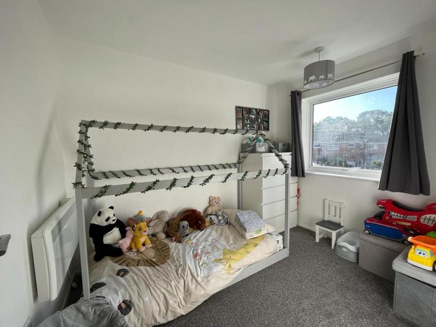 Impeccable 2-Bed Apartment in Eastleigh