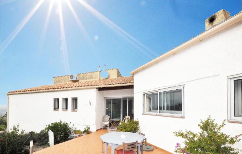 Nice home in Le Boulou with 3 Bedrooms, WiFi and Private swimming pool