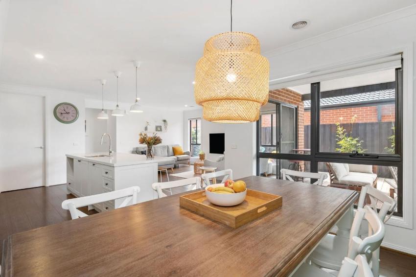 Iris 36 Holiday House