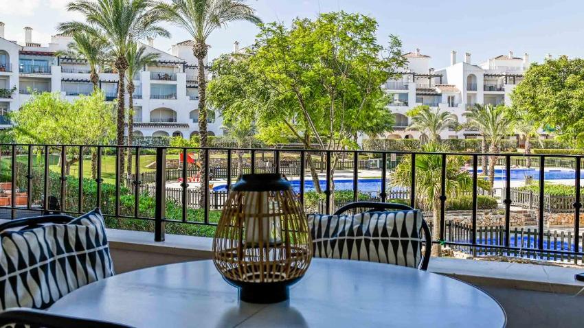 Beautiful Apartment overlooking communal gardens and pool JL112LT