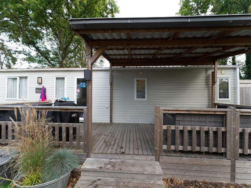 Comfortable chalet in Renesse with garden