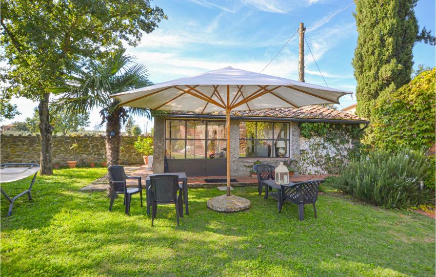 Nice home in Arezzo with Jacuzzi, WiFi and 1 Bedrooms