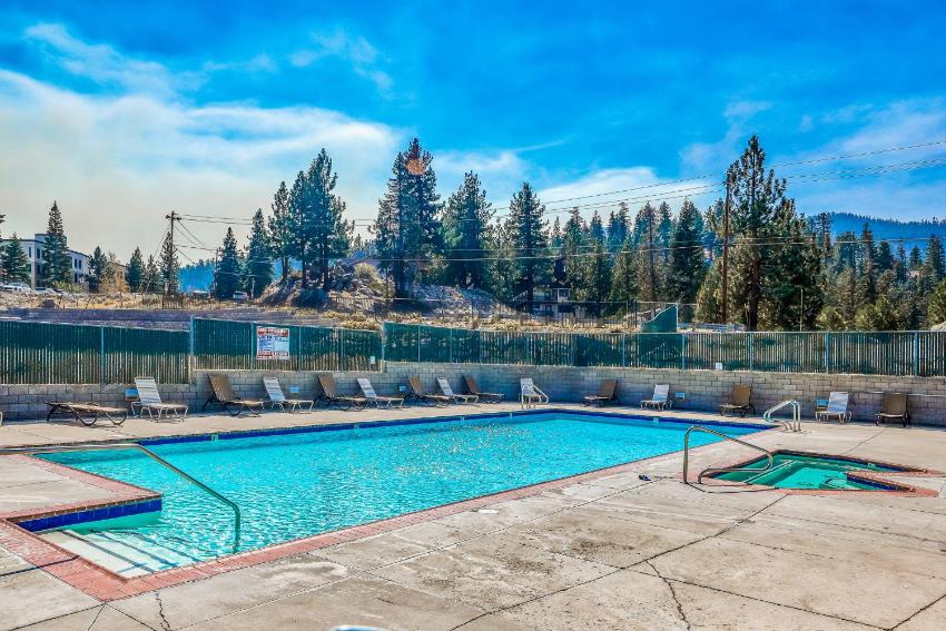 Boulder Beauty & Cozy Couples Retreat