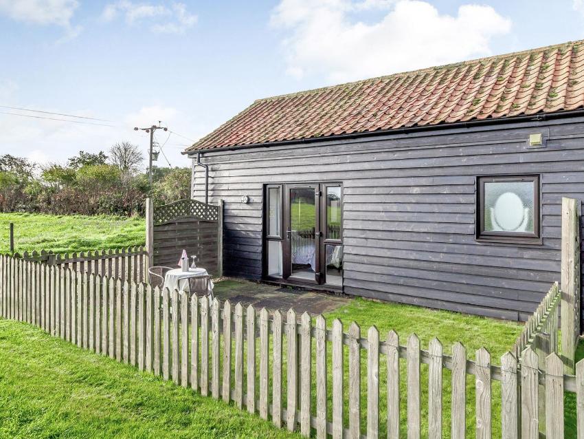 UK41443 - Snowy Owl Barn