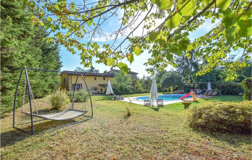 Nice apartment in Uzzano with 1 Bedrooms, WiFi and Outdoor swimming pool