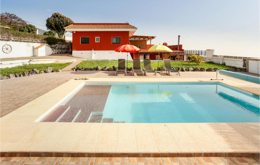 Beautiful home in Arafo with Private swimming pool, 4 Bedrooms and Heated swimming pool