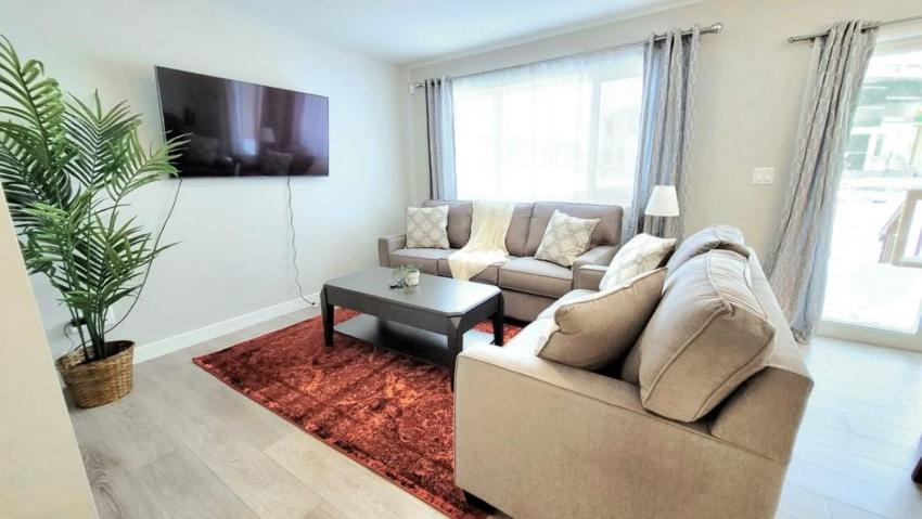 Cheerful 3-bedroom Edmonton home with free parking