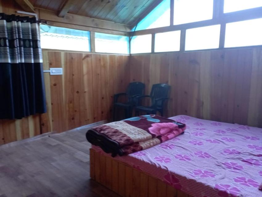 Paras Homestays, Ghiyagi