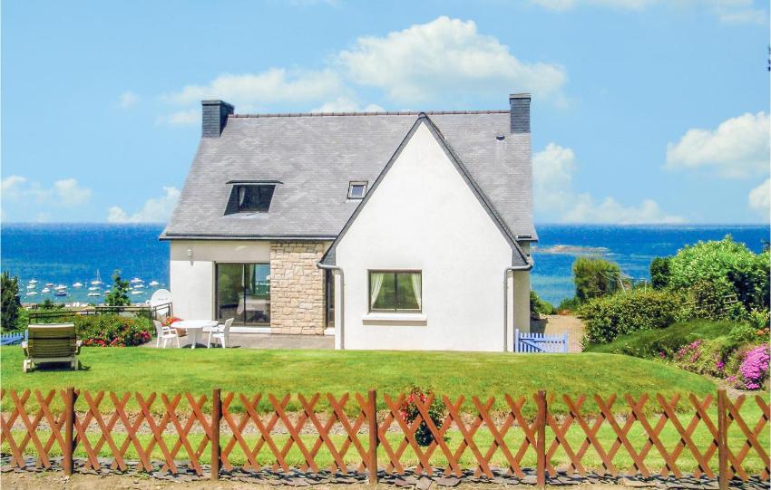 Awesome home in Trlvern with 4 Bedrooms and WiFi