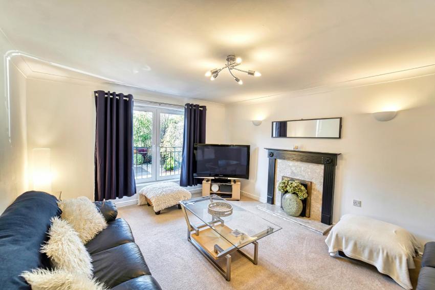 3 Bedroom Property with Parking in Worcester