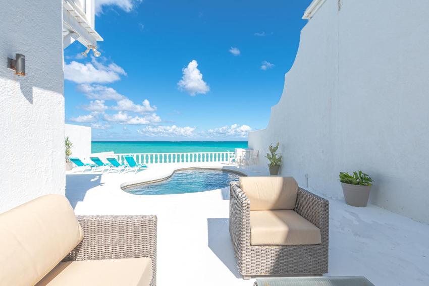 Caprice 5 -Private Beachfront Home in Gated Community