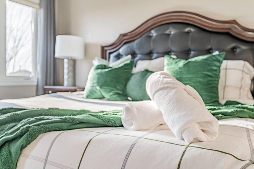 Luxury 4BR-3 5Bath House 3000 SQFT