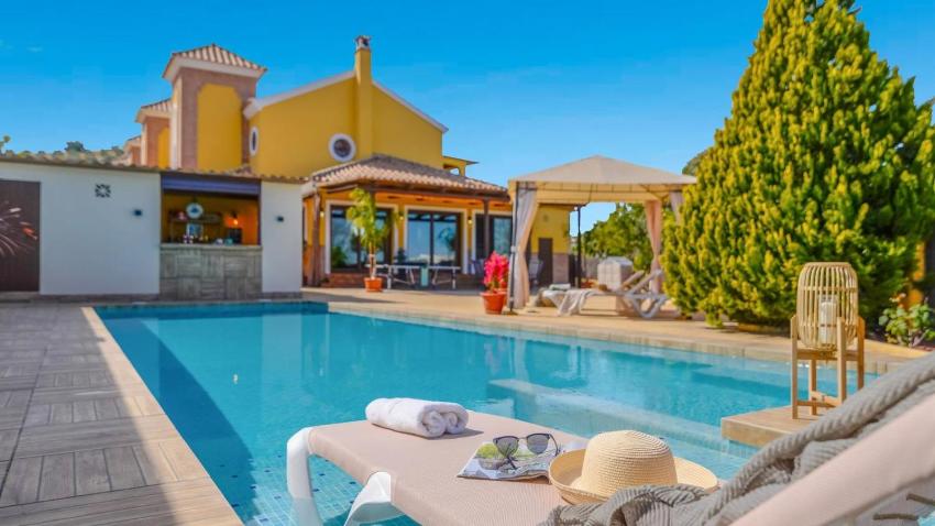 Residencial Las Torrecillas Casa 15 Puente Genil by Ruralidays