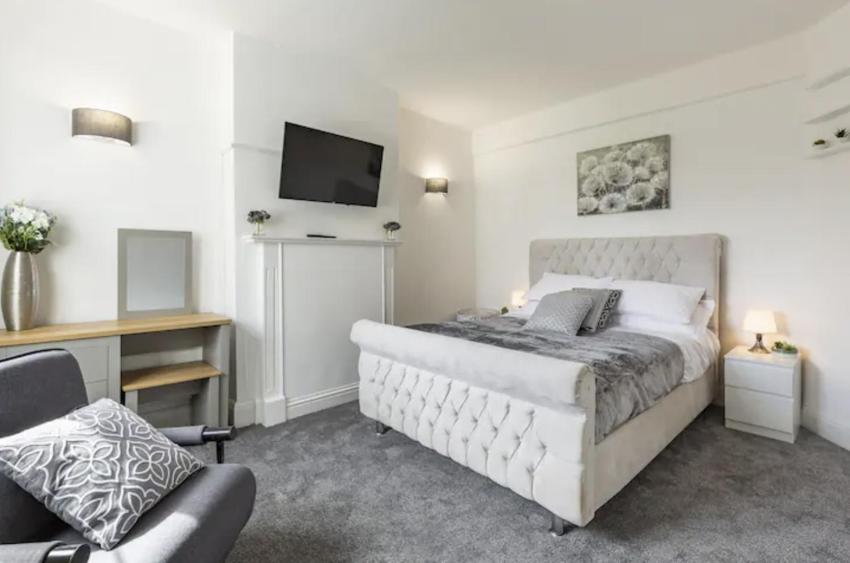 Luxury 3-Bed Apartment Near To London With Parking
