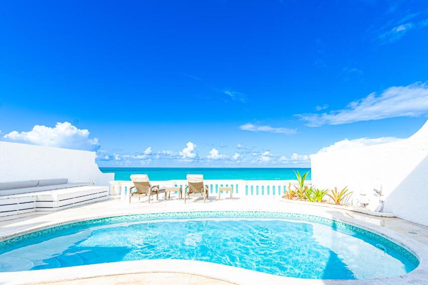 Caprice 8 - Luxury Townhouse in Gated Community - Pool, Oceanfront