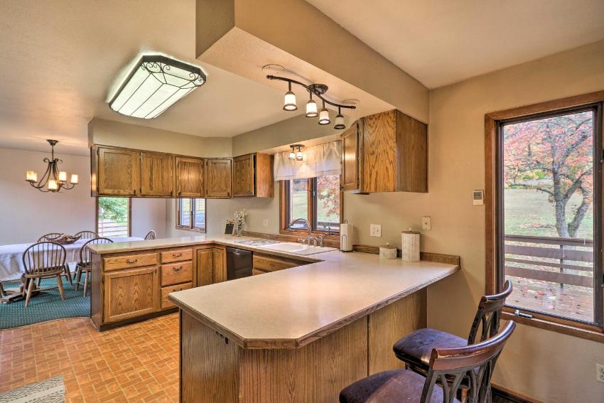 Serene Lakeside Hideaway with Deck in Downtown!