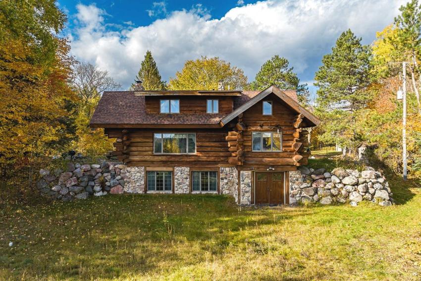 Star Lake Log Home on 2 Acres Near Lake and Hiking!