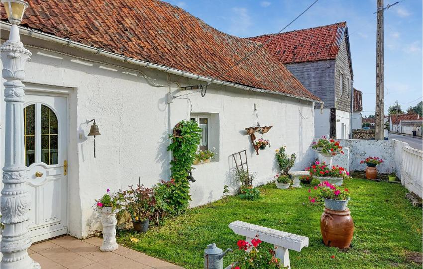 Beautiful home in Longvilliers with WiFi and 5 Bedrooms