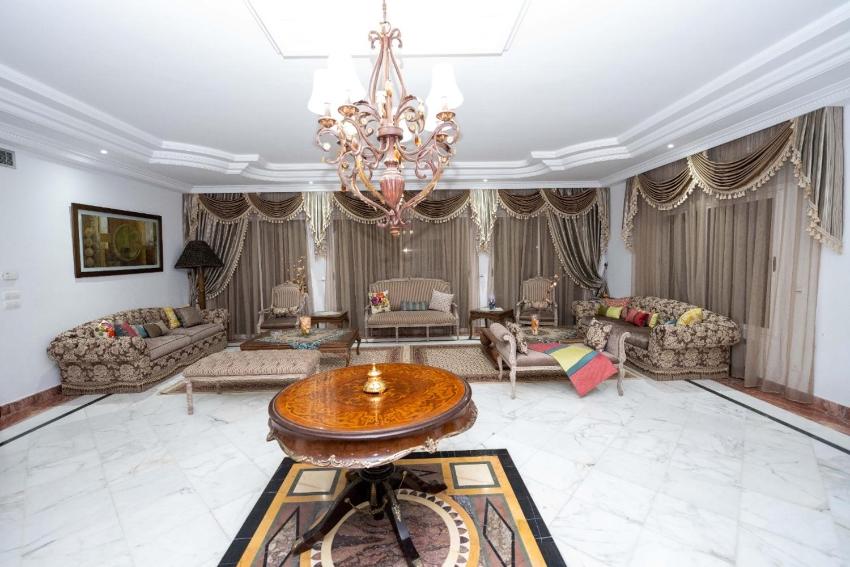 Spacious luxury villa with pool