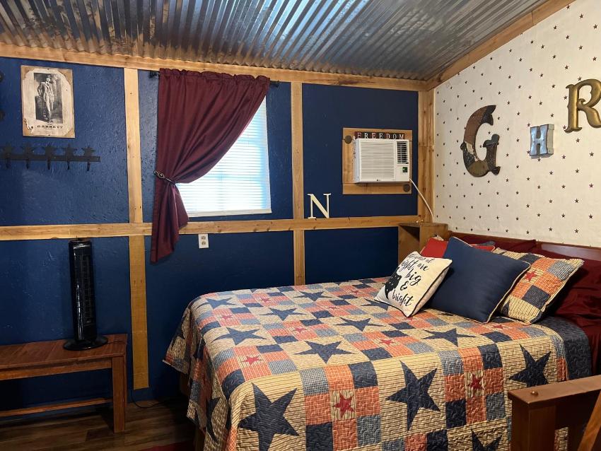 Acorn Hideaway Frontier Suites - Star Observer