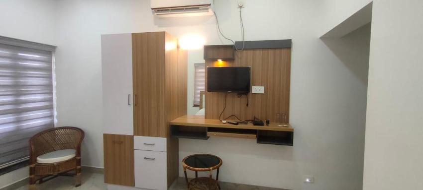 PUNNAMADAKKARAN LAKESHORE VILLAS