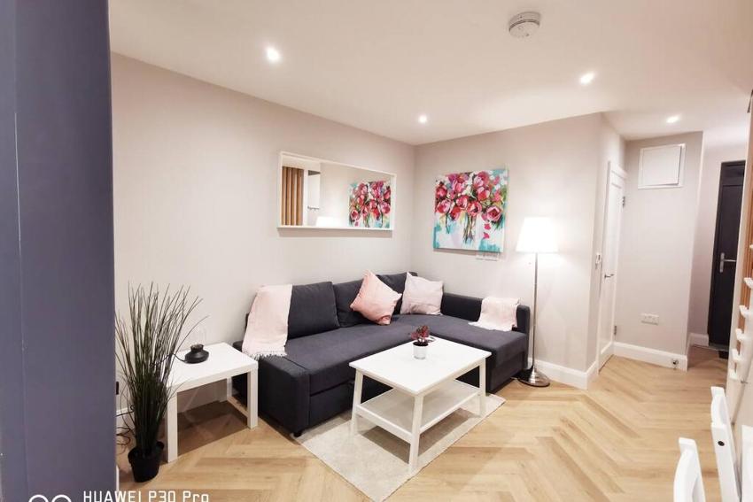 LOVELY 2bed HOME with patio & fast reliable WIFI