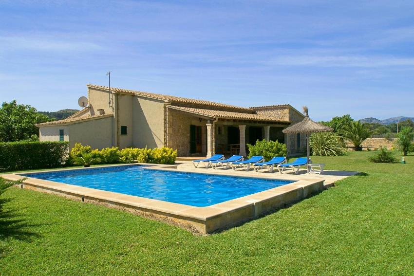 Attractive Puerto Pollensa Holiday Villa 3 bedrooms Private Pool and Gardens Villa Pedra Vista
