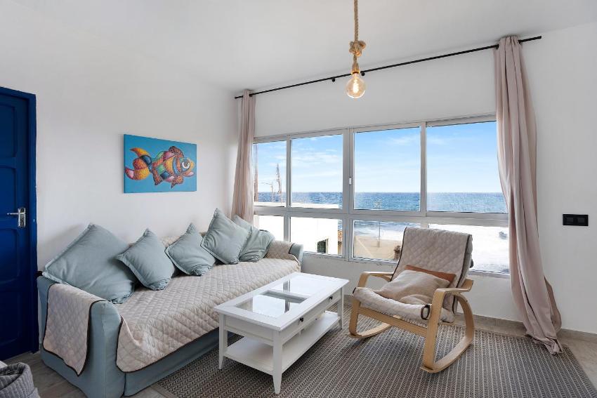 Oceanfront cozzy house