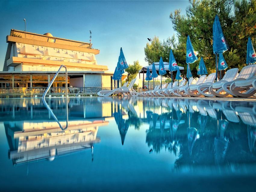 Pleasant apartment in Cupra Marittima with shared pool