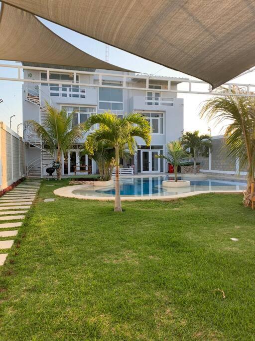 AMPLIA CASA CON PISCINA