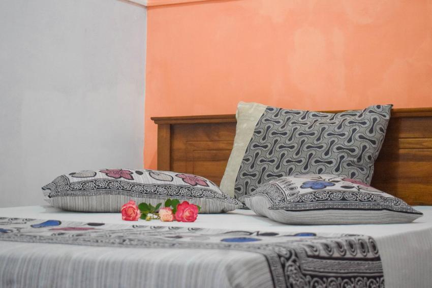 Peradeniya Green Mountain View