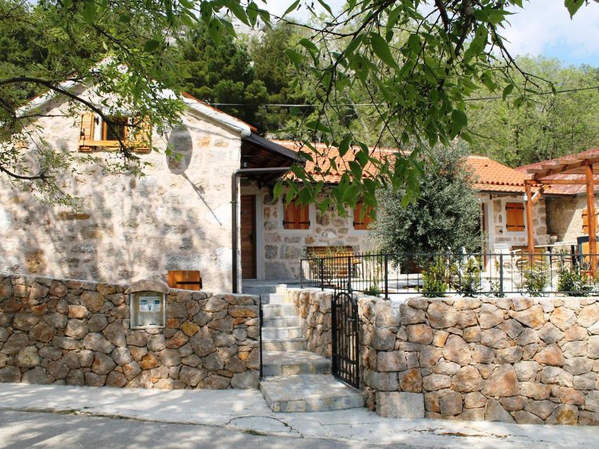 Poolincluded - Authentic Stone House Marasovic