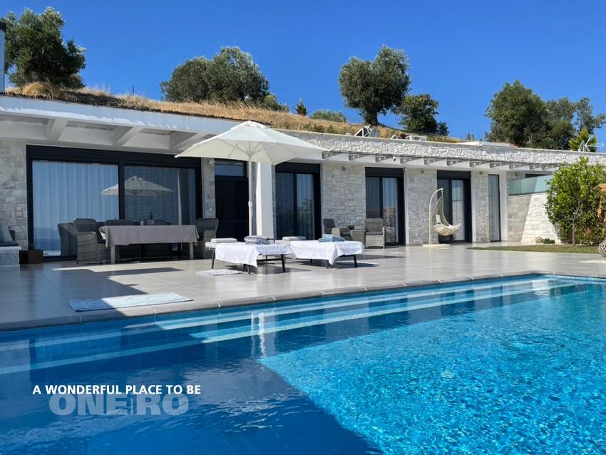 ONEiRO Seaview White Villa