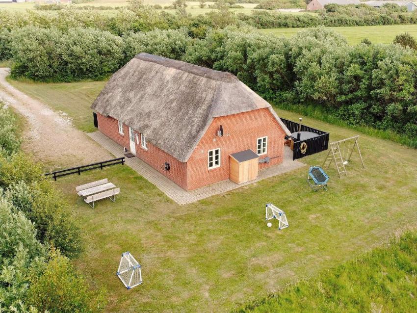 Four-Bedroom Holiday home in Ulfborg 5