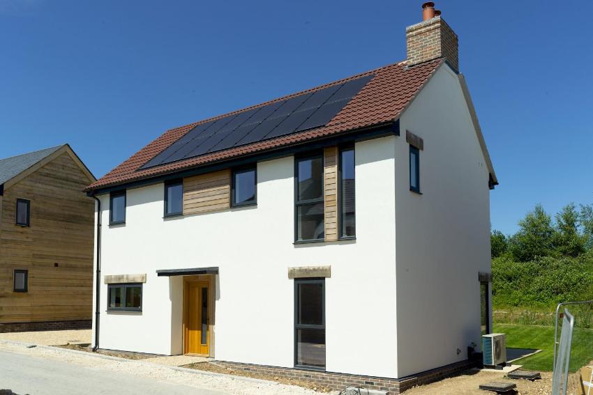 Lakeside property with spa on a nature reserve Bulrushes BV04