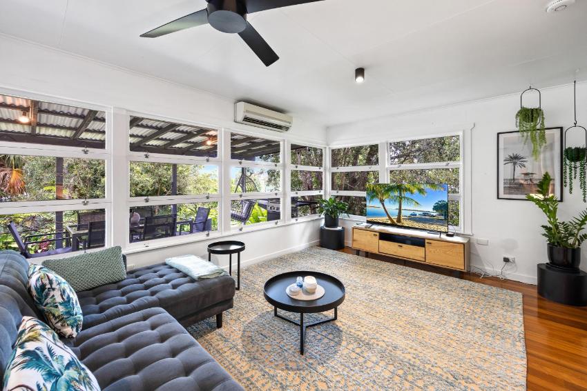 Spacious 2-Bed Unit with Alfresco Dining