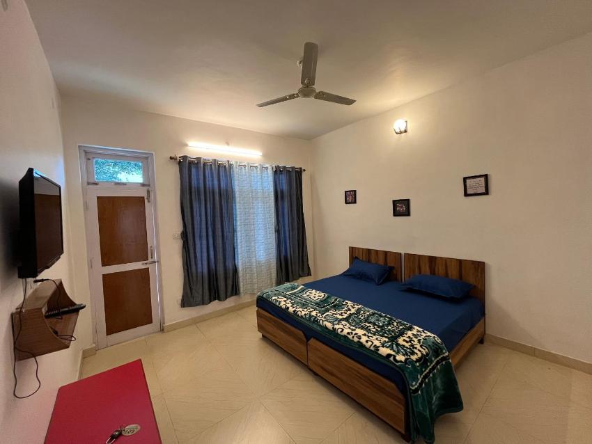 Happy Vibes Café and Stay