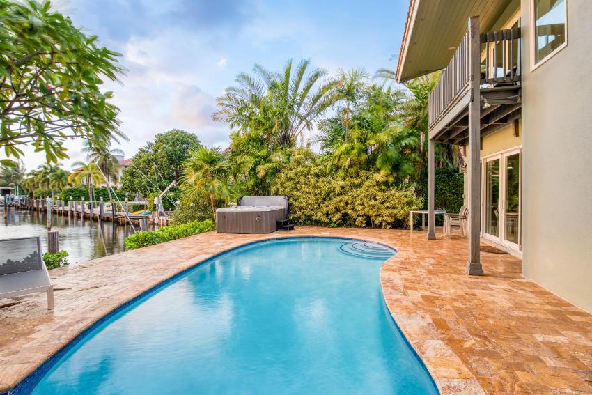 Lighthouse Point Living