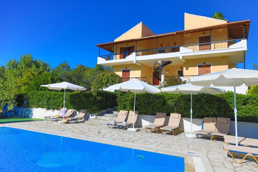 Cochelli Lower Pool Walk to beach WiFi AC