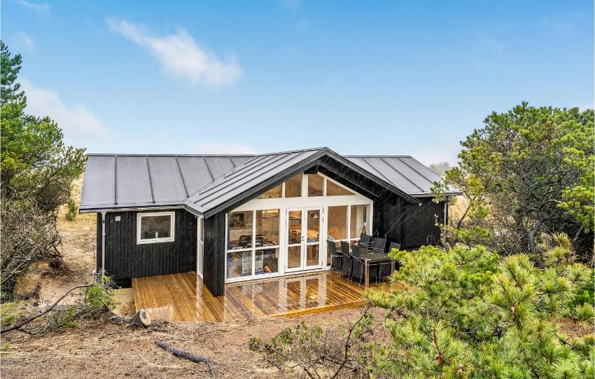 Nice home in Ribe with WiFi and 4 Bedrooms