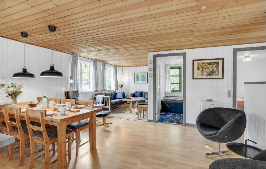Nice home in Thyholm with WiFi and 3 Bedrooms