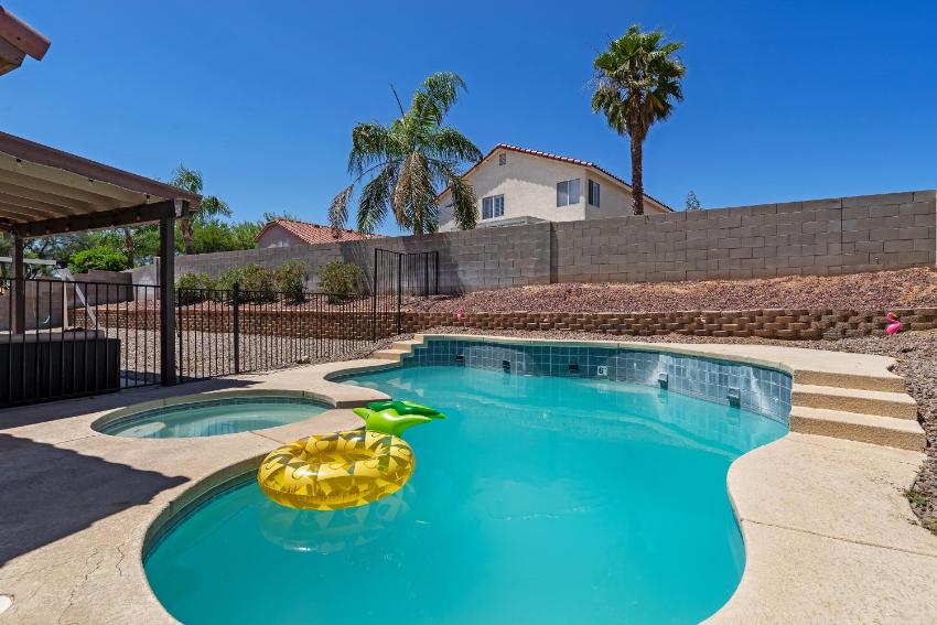 @ Marbella Lane- Spacious Sunnyside Retreat Pool