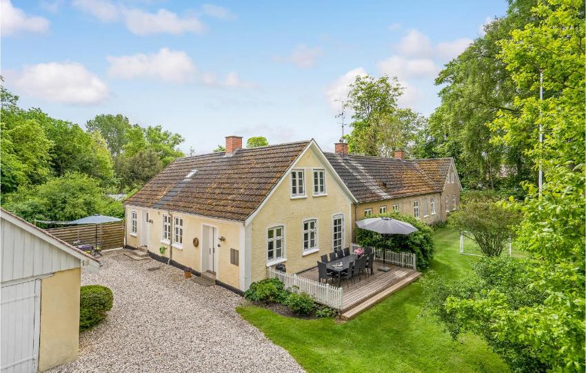 Beautiful home in Kolind with WiFi and 4 Bedrooms