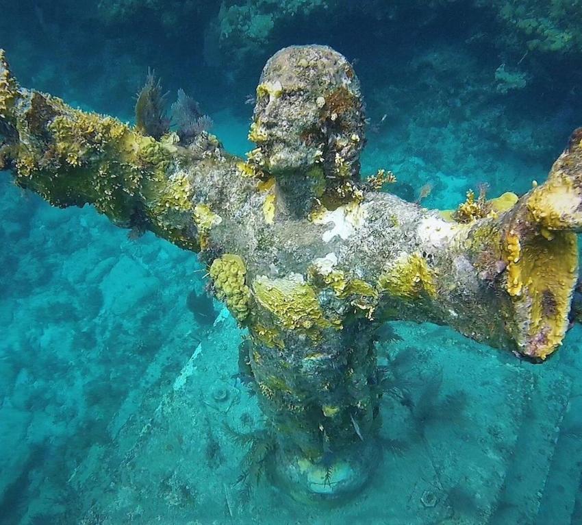 Key Largo Family-sized with game room and jacuzzi!