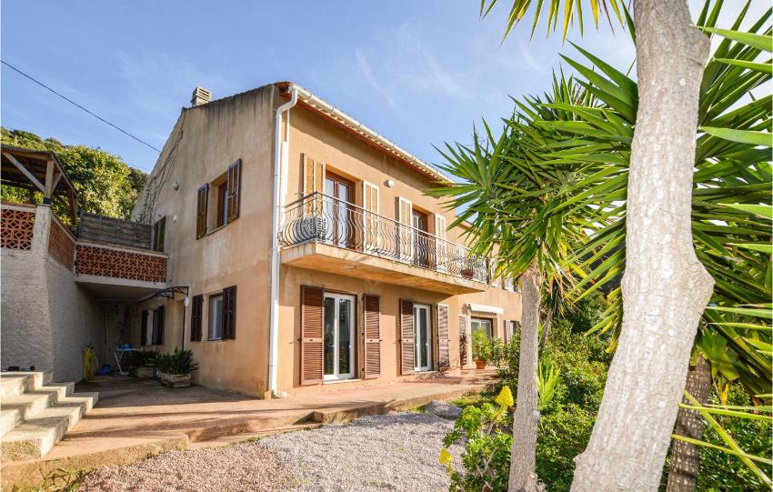 Amazing apartment in Cargese with 2 Bedrooms and WiFi