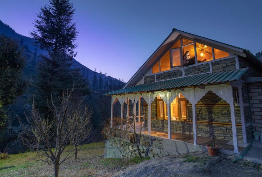 BASERA COTTAGE JIBHI,MAIN JIBHI NEAR RIVER.