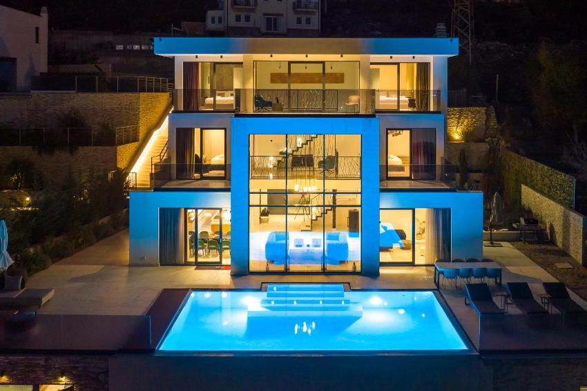 Villa Naya with Heated Pool, Hot Tub and Sauna