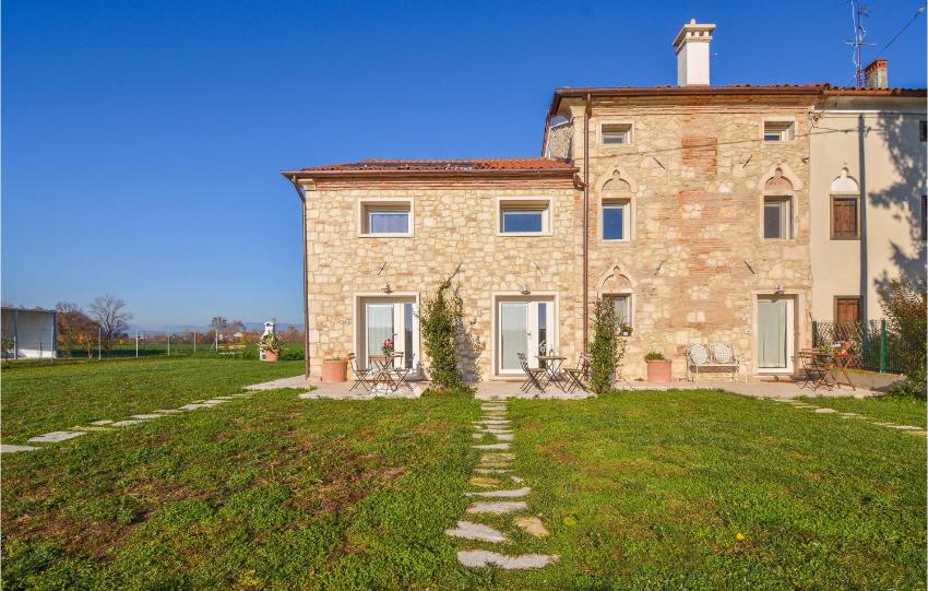 Awesome apartment in Longare with 2 Bedrooms and WiFi