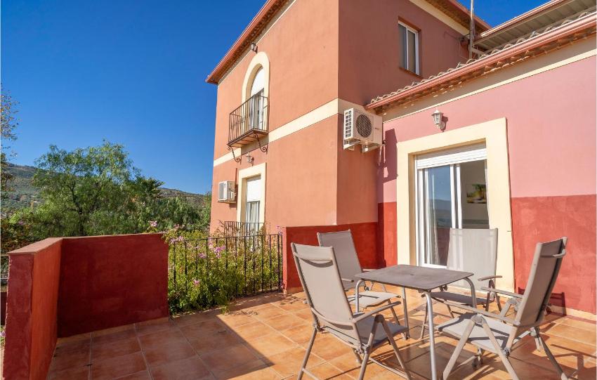 Nice apartment in Baena with Outdoor swimming pool, WiFi and 1 Bedrooms